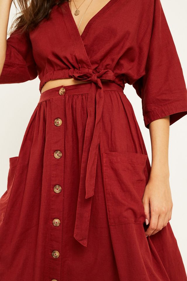 Urban Outfitters – Gekürzte Wickelbluse „Kimmy“ in Rostrot #1