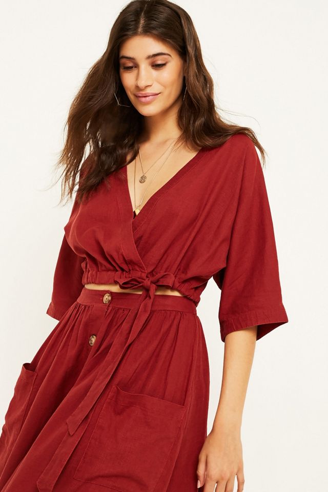 Urban Outfitters – Gekürzte Wickelbluse „Kimmy“ in Rostrot #4
