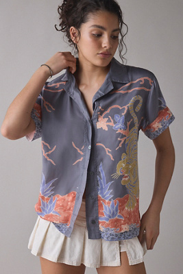 Chemise souvenir en satin Asher en taille: Small - BDG - Modalova