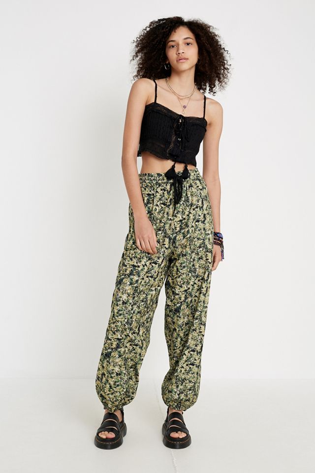 Urban Outfitters – Camisole „Mimi“ in Schwarz mit Biesen #2