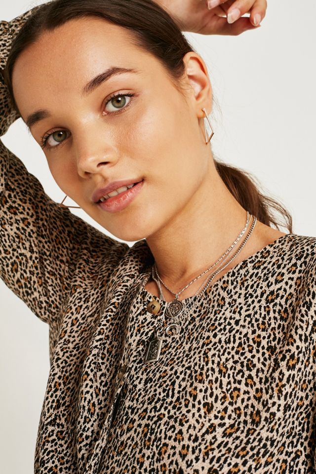 Urban Outfitters – Geknöpfte Bluse mit Leoprint #3