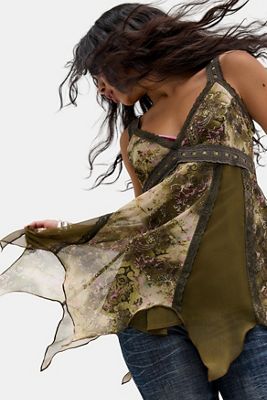 Light Before Dark Top Verde Winnie con Dobladillo de Bruja