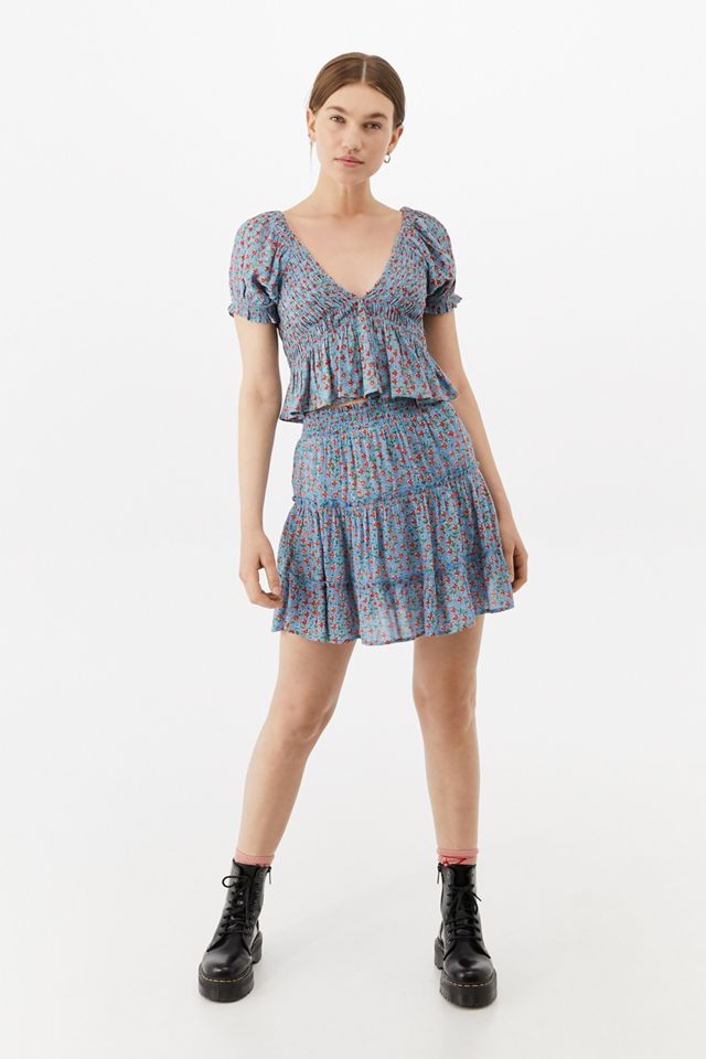 Urban Outfitters – Gesmokte Bluse „Izzy‟ mit Rosenknospen und Puffärmel #1