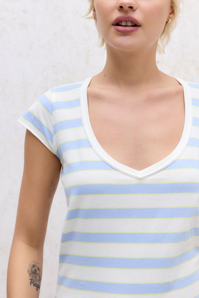 UO Kompressions-V-Ausschnitt-T-Shirt #2