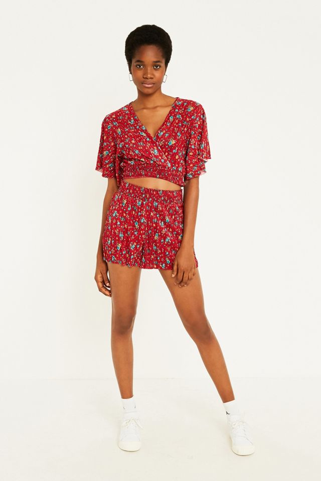 UO - Chemisier plissé à imprimé floral rouge et manches chauve-souris #2