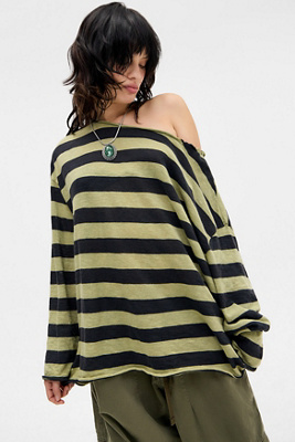 BDG Kurt Off-Shoulder T-Shirt Product Page