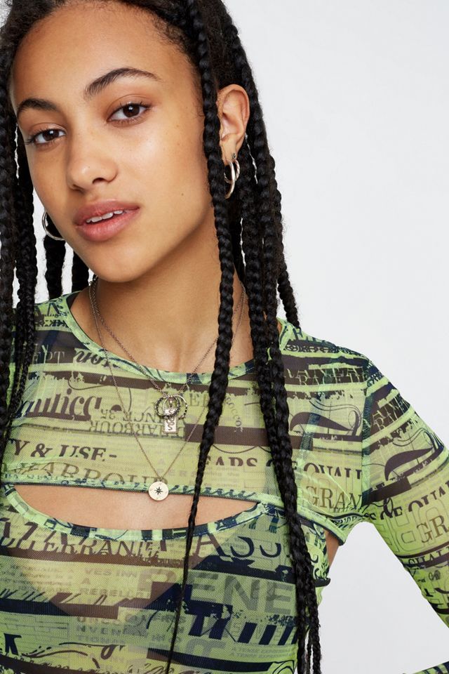 Urban Outfitters – Zweilagiges Longsleeve „Newspaper“ aus Netzstoff #1