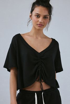 Camiseta Out From Under Bella con Nudo Frontal