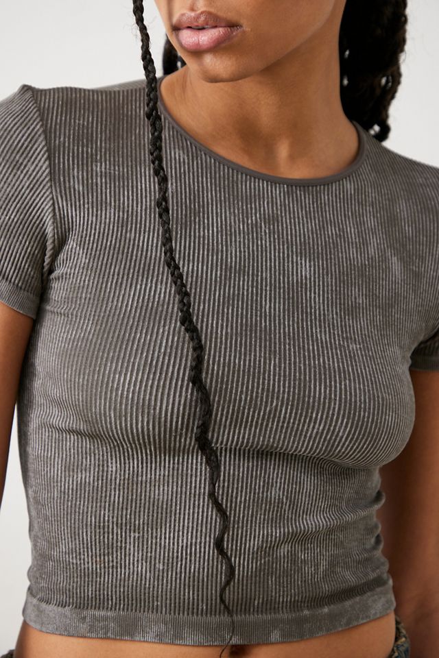 Out From Under - T-shirt court extensible sans coutures de tous les jours  #1