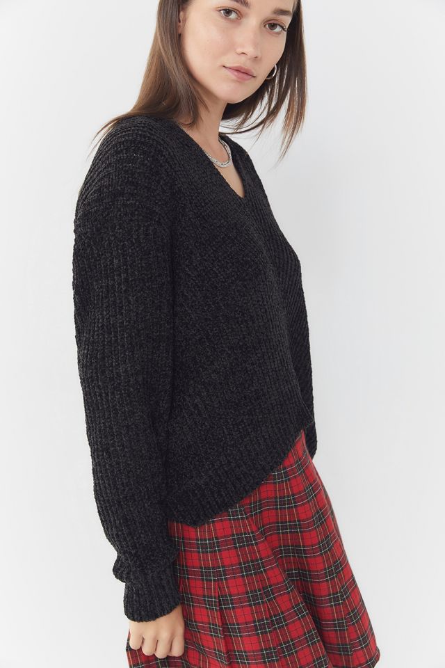 UO Whitney Plush V-Neck Jumper #1