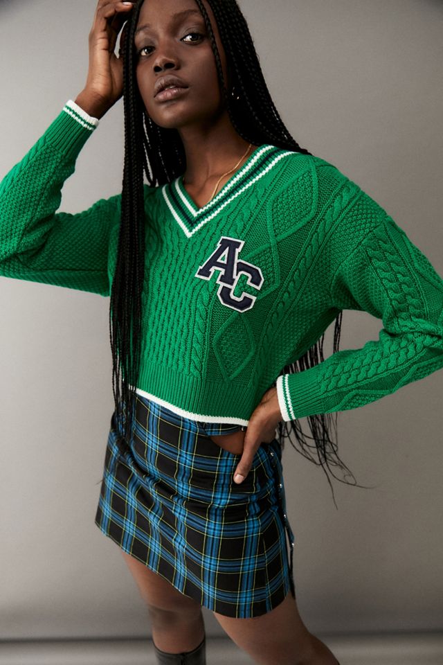 UO Cable Knit V-Neck Jumper