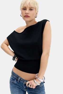Top con Botones y Hombros Descubiertos UO Shay