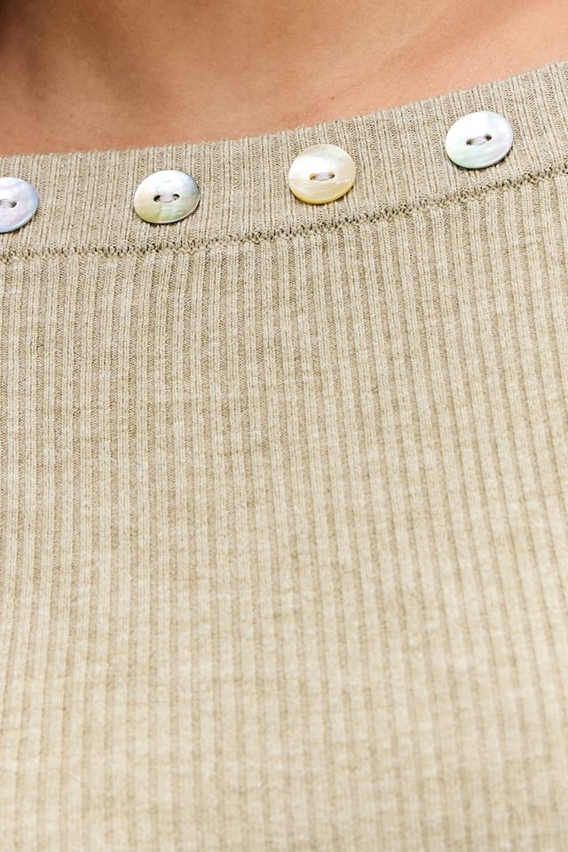 Pull Bardot à boutons coquille UO #4