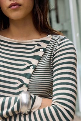 Top BDG Lumi con Botones y Tapeta Asimétrica Plisada