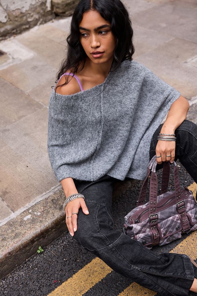 Poncho tricoté UO Biffy #1