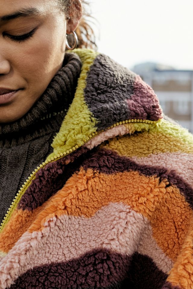 UO Olivia Landscape Print Cosy Sherpa Jacket | Urban Outfitters UK