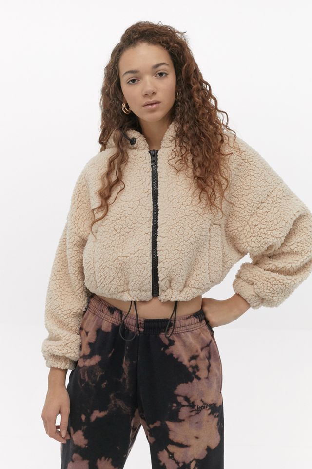 Urban Outfitters – Gekürzte, kuschelige Jacke mit Kapuze #2