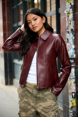 Veste en similicuir serpent ajustée taille: XS - Silence + Noise - Modalova