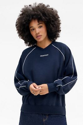 iets frans... V-Neck Sweatshirt