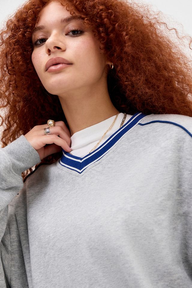 UO BDG Vinny V-Ausschnitt Sweatshirt #1