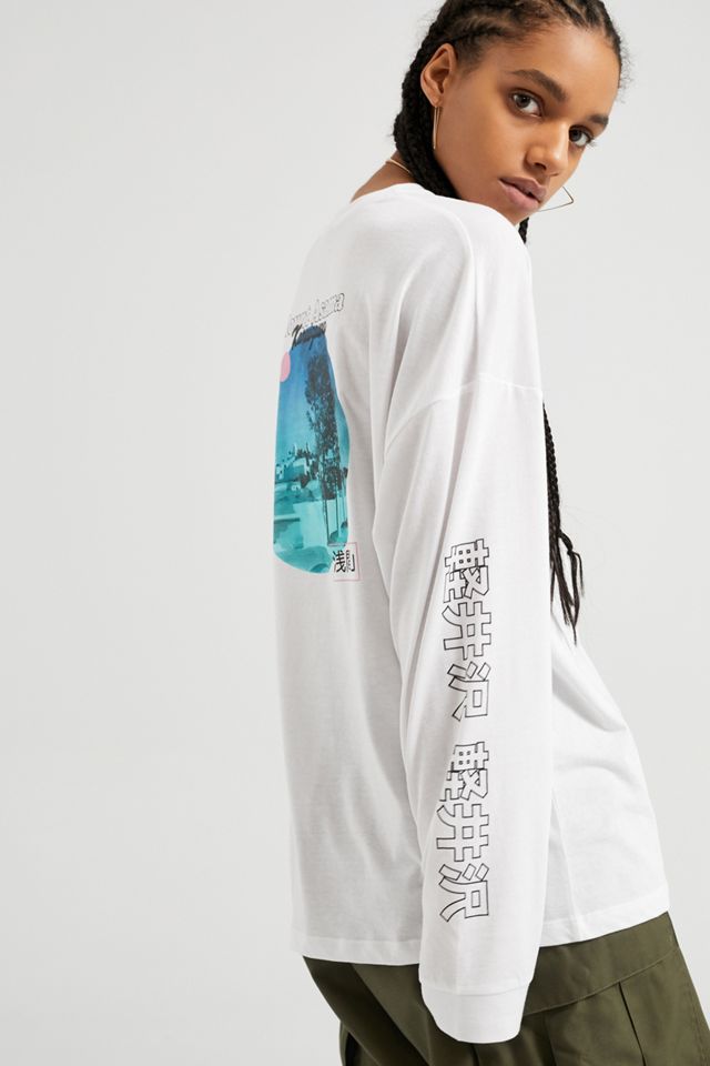 Urban Outfitters – Skater-Longsleeve „Mount Asama“  #2