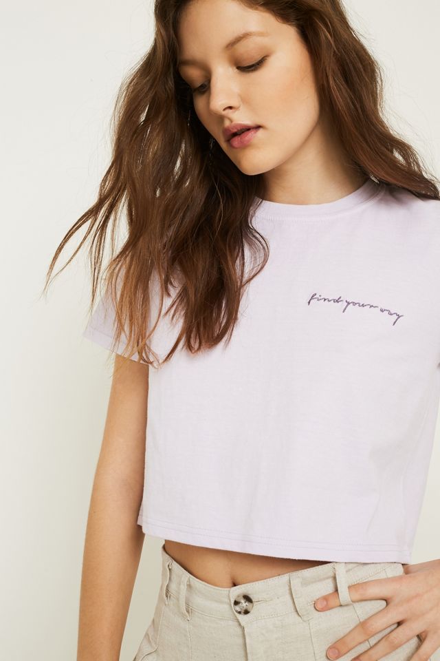 UO Find Your Way Lila Borded Crop Camiseta #1