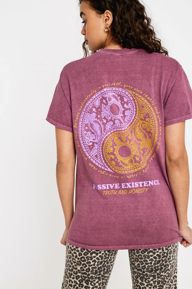 UO - T-shirt Passive Existence à imprimé cachemire #1