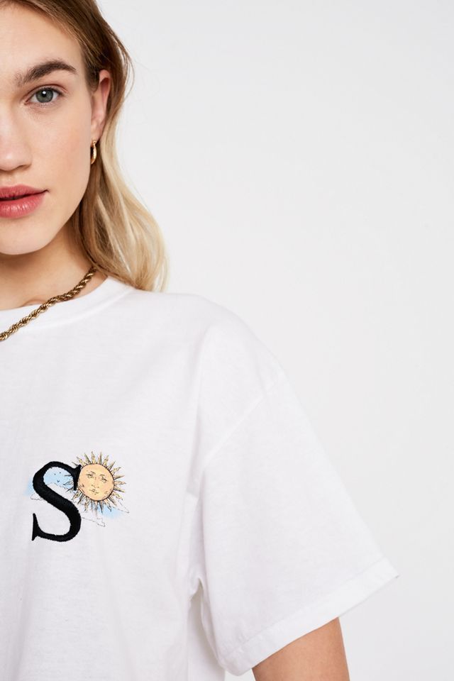Urban Outfitters – T-Shirt mit „S“-Initiale und Zeichnung #1