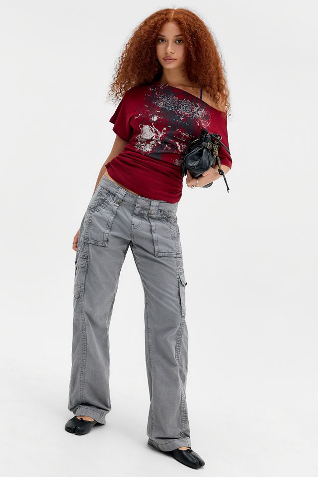 UO Slash-Ausschnitt Geraffte Taille Grafik-T-Shirt #1
