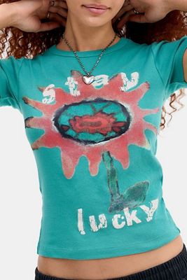 UO Stay Lucky Grafik Baby-T-Shirt