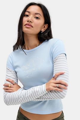 UO Motiv Twofer Doppellagiges Baby-T-Shirt
