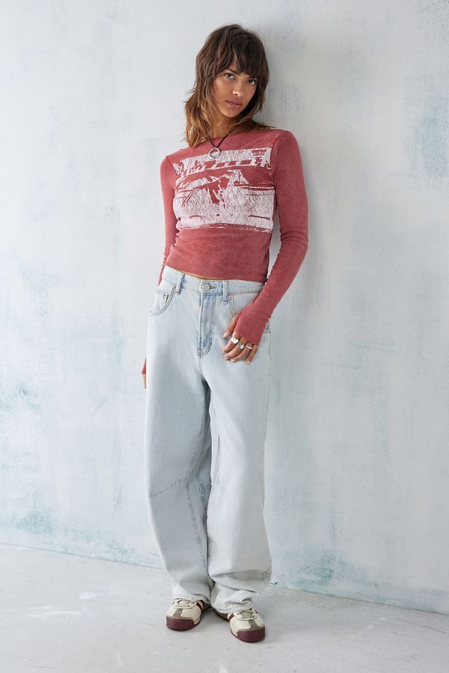 Camiseta de Manga Larga UO Roja con Cuello Slash y Estampado Fotográfico #1