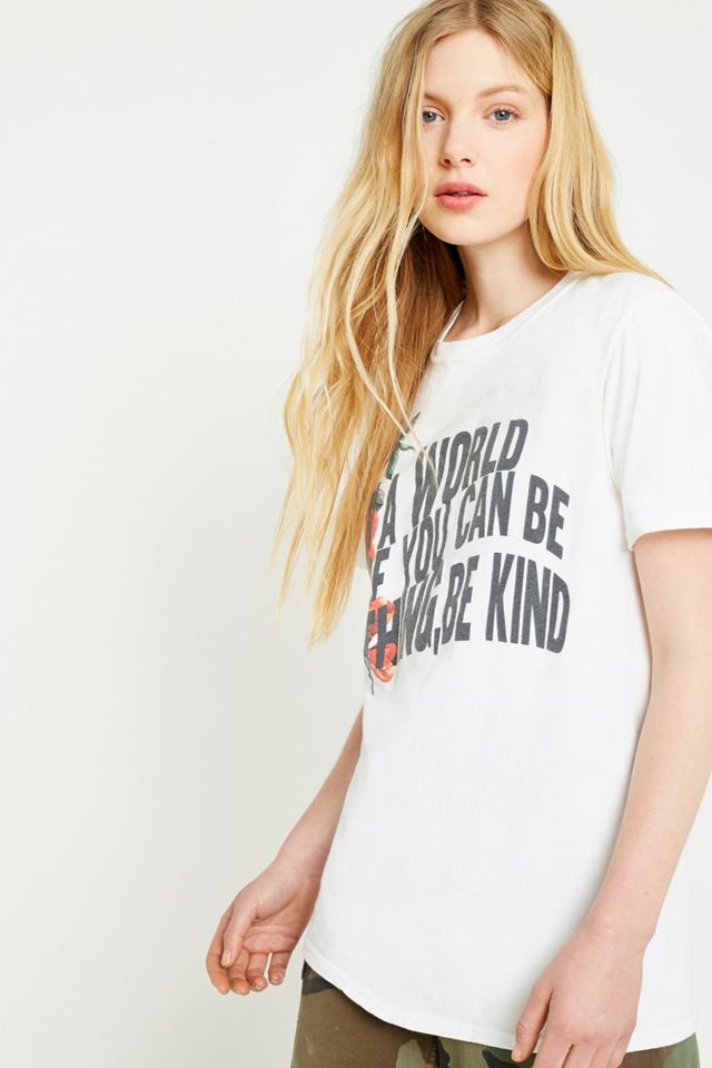 UO Be Kind T-Shirt Floreale #1