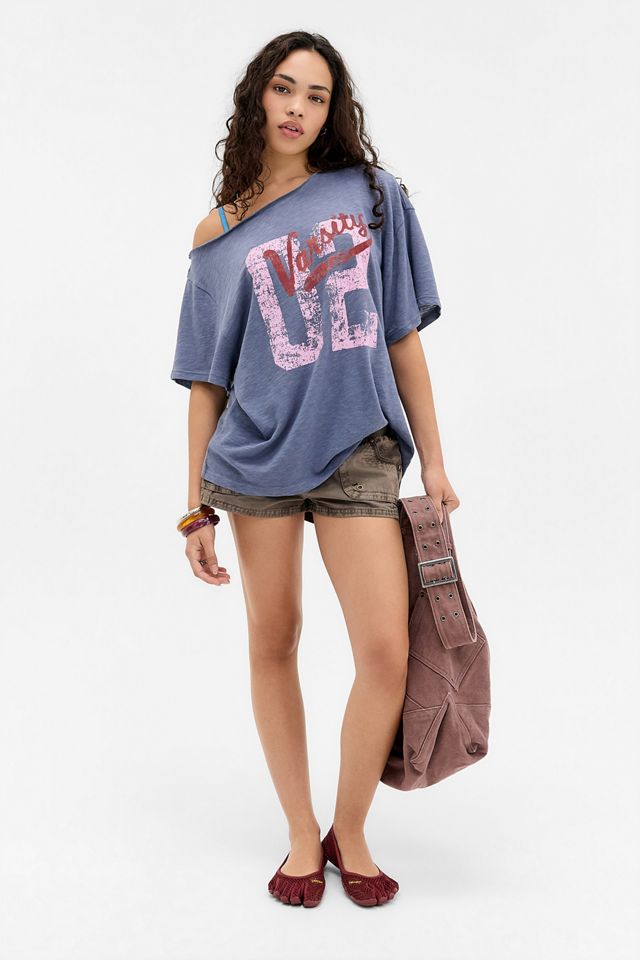 BDG Courtney Grafik-Off-Shoulder-T-Shirt #1