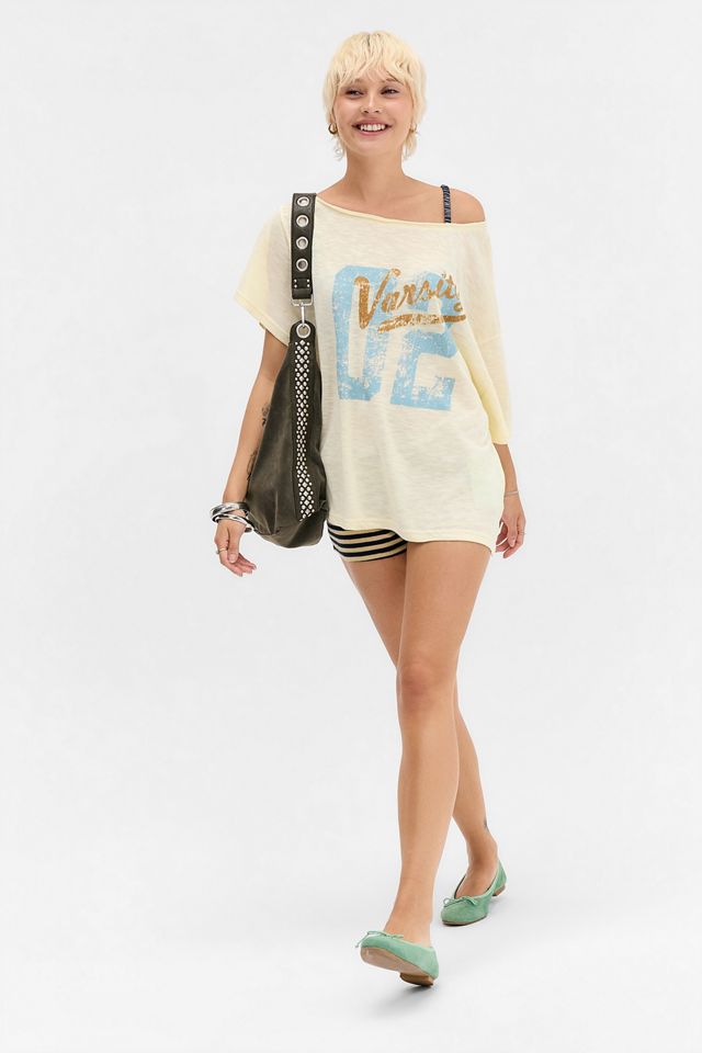 BDG Courtney Grafik-Off-Shoulder-T-Shirt #1
