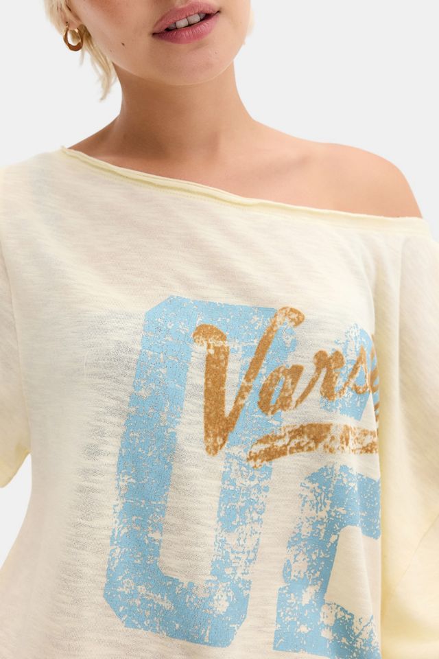 BDG Courtney Grafik-Off-Shoulder-T-Shirt #2