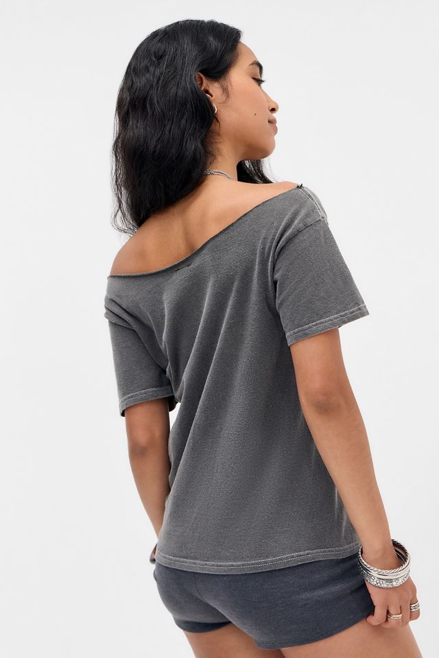 T-shirt à encolure dégagée grunge UO Necklace #3