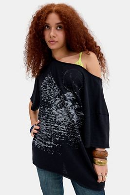 UO Kurt Eagle Off The Shoulder Graphic Tee