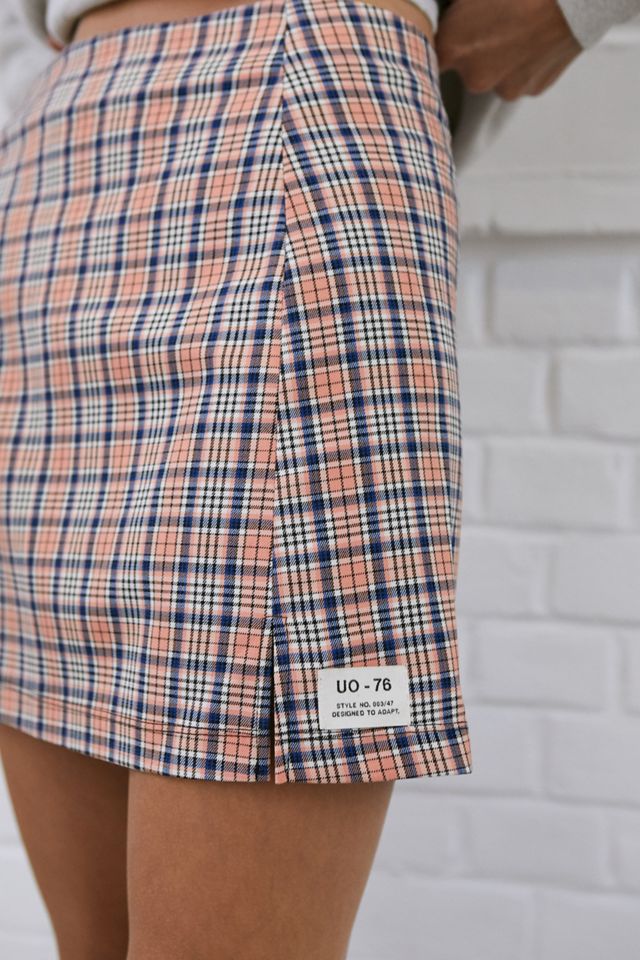 UO – Karierter Minirock mit Zierschlitz #1