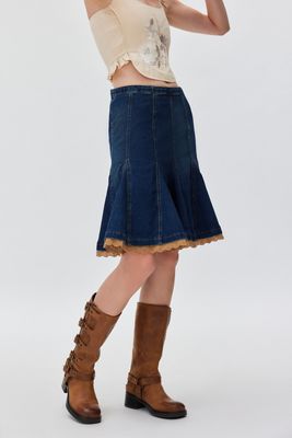 UO - Top style corset Ava en satin et dentelle | Urban Outfitters FR