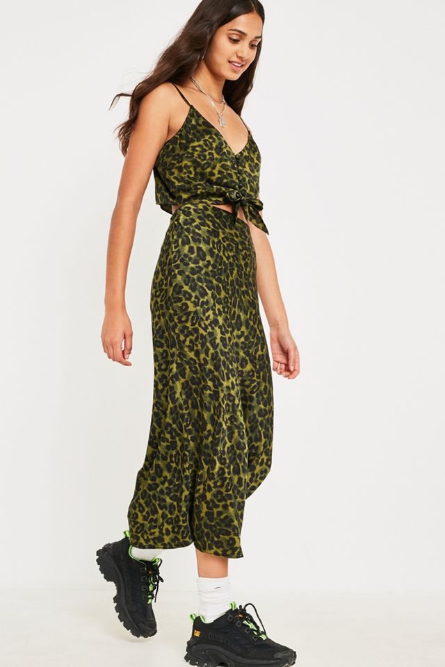 Urban Outfitters – Asymmetrischer Midirock mit Leoprint #3