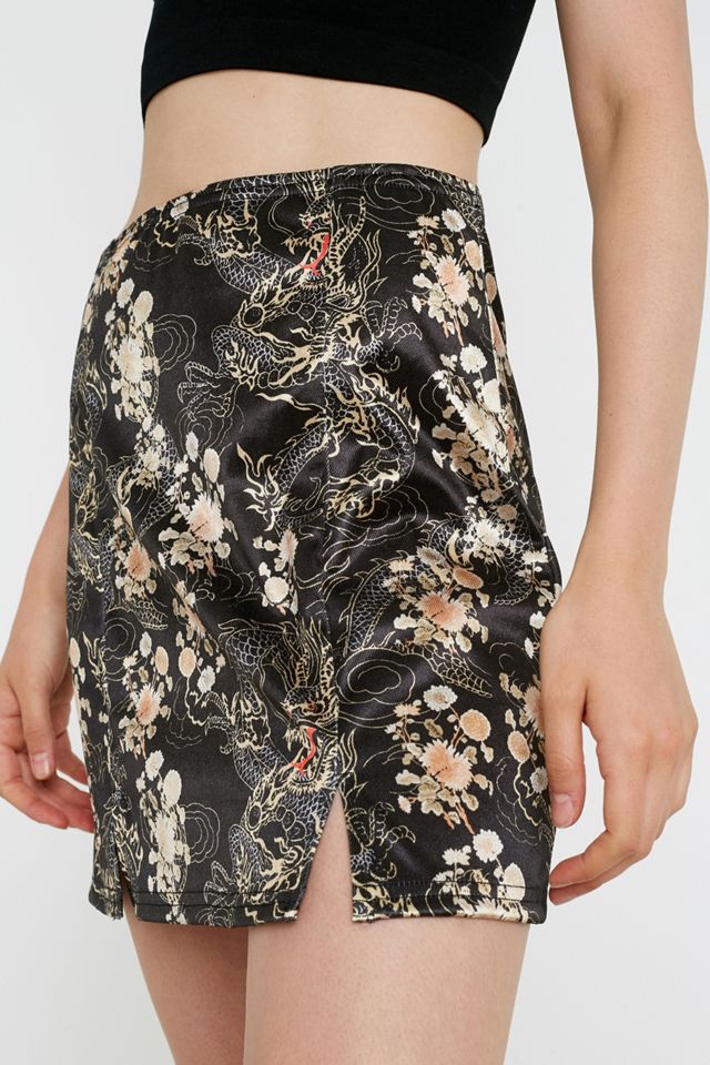 UO - Mini jupe taille haute en satin imprimé dragon.  #2