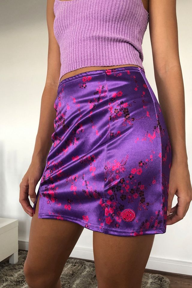 UO - Mini jupe en satin violet motif floral #1