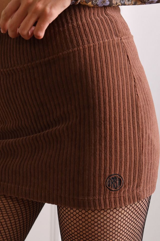 UO Peachy Pelmet Falda de pana marrón #1