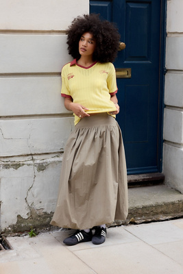 UO Mindi Bubble Maxi Skirt - Khaki XS at Urban Outfitters