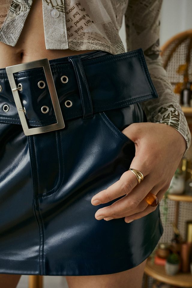 UO - Mini-jupe en vinyle à ceinture bleu marine #1
