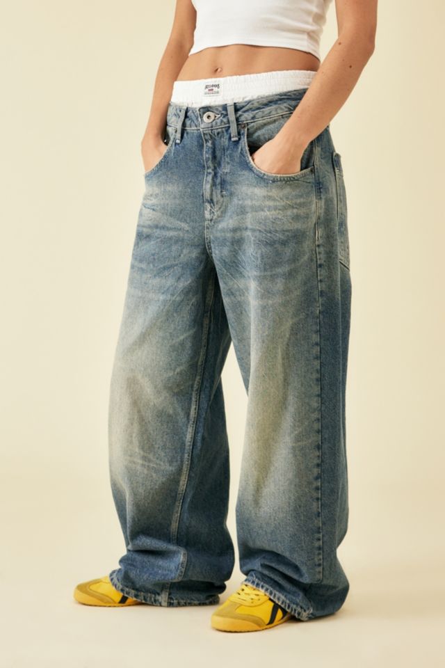 BDG Mid-Wash Jaya Baggy Boxer Jeans | Urban Outfitters UK