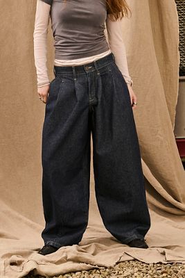 Jeans a vita alta con pieghe frontali BDG Jax
