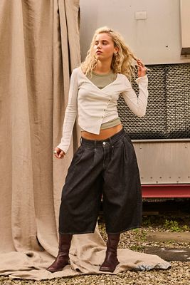 BDG Jax Pleat Front Cocoon Crop Jeans