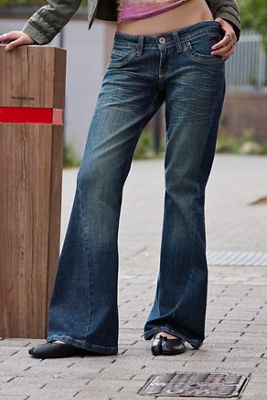 Jean skinny Miko taille basse à jambe évasée torsadée BDG